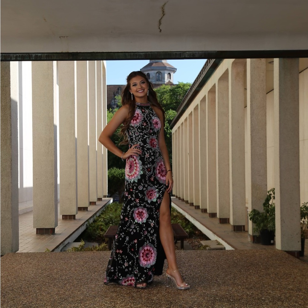 Beautiful evening dress. Well made and is lined and has built in bra.